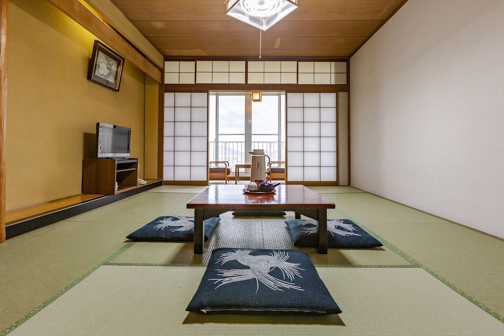 Japanese Room with Shared Washroom- Family, Smoking photo 2