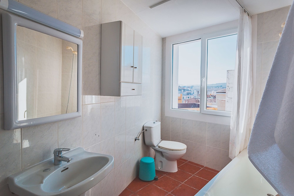 Economy Shared Dormitory, Mixed Dorm, Shared Bathroom