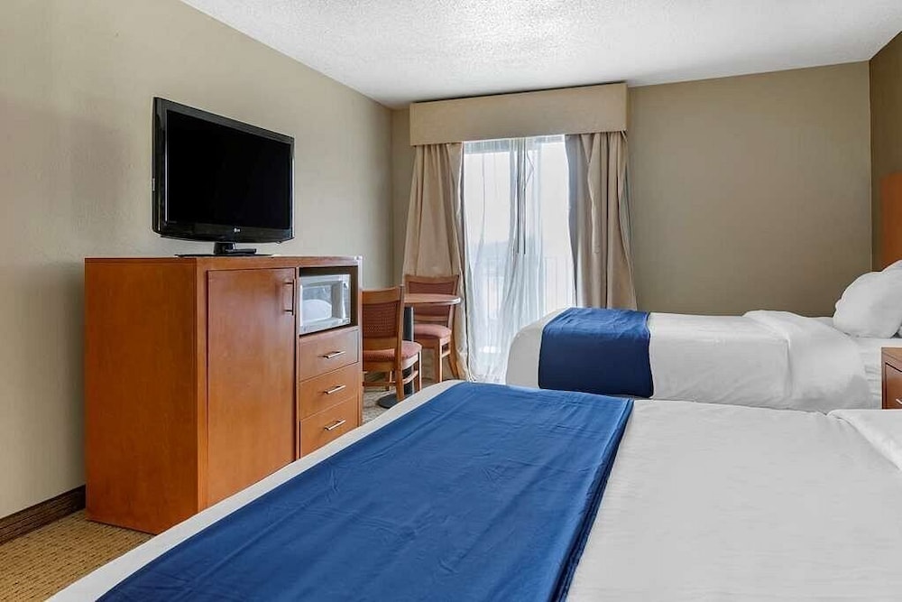 Suite, 2 Queen Beds, Non Smoking - Photo 4