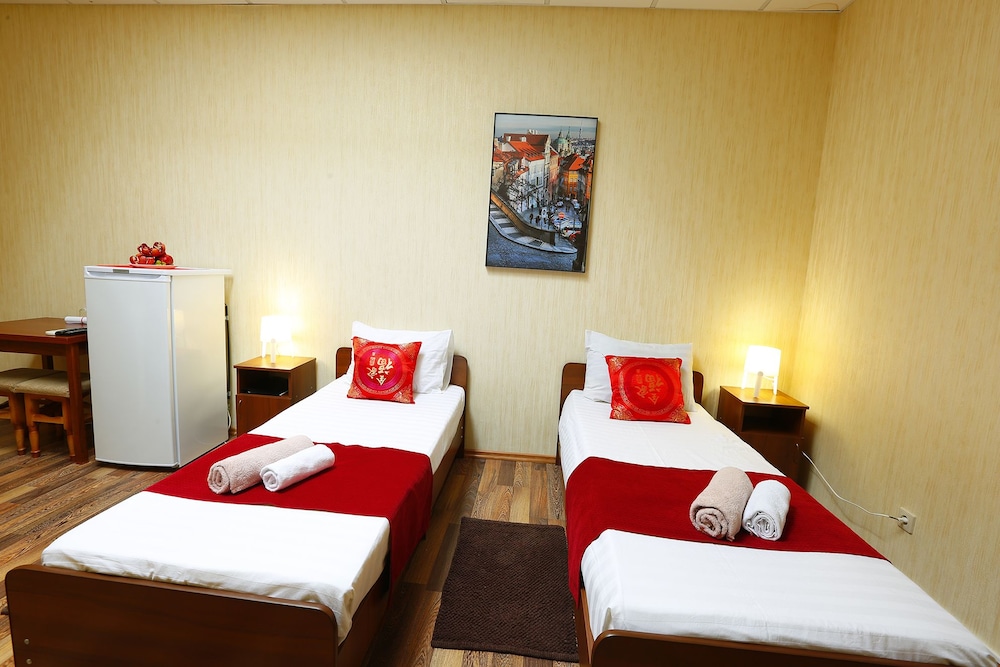 Economy Twin Room, 2 Twin Beds photo 2