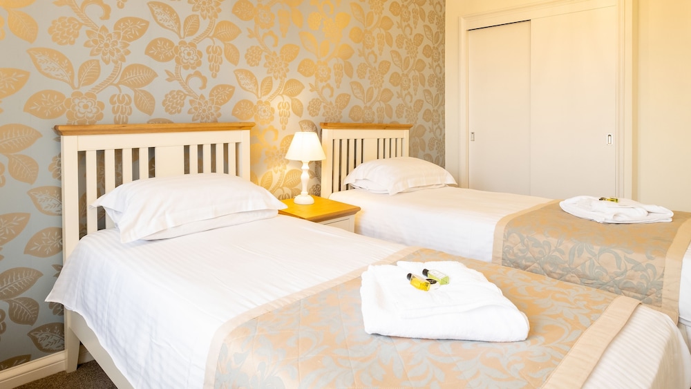 Superior Twin Room, 2 Twin Beds, City View photo 2