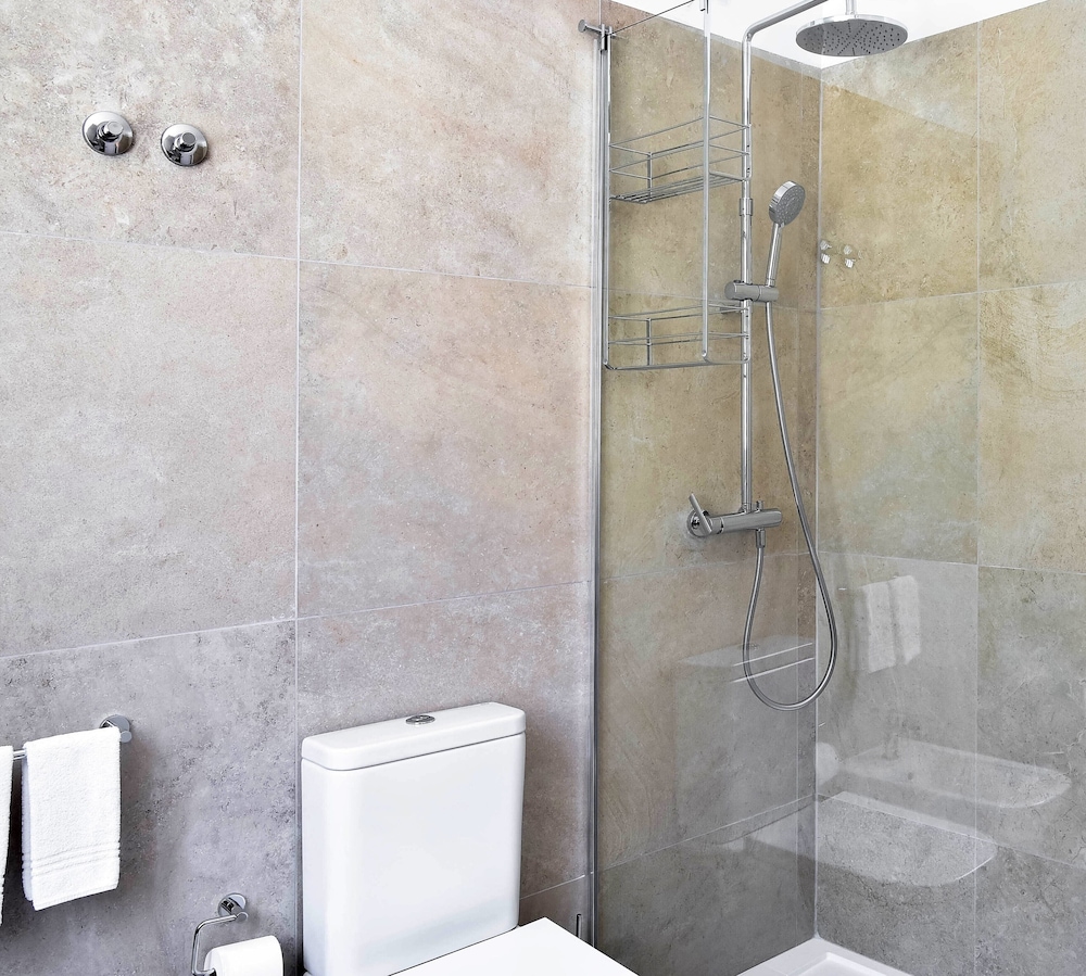 Deluxe Suite - Photo 29