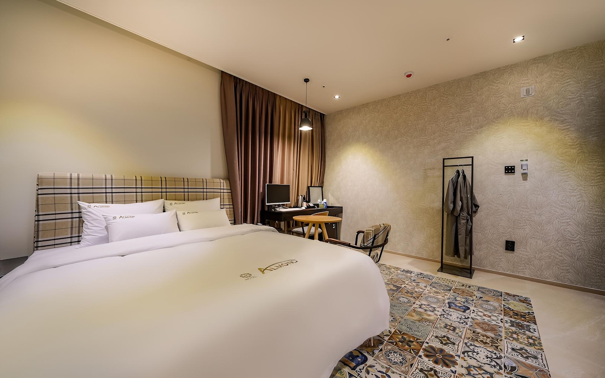 Room (Standard (breakfast provided/24-hour ) - Photo 1