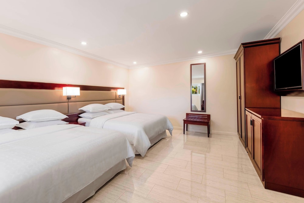 Room, 2 Queen Beds photo 2