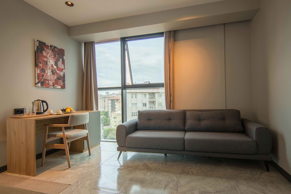 Family Room photo 3