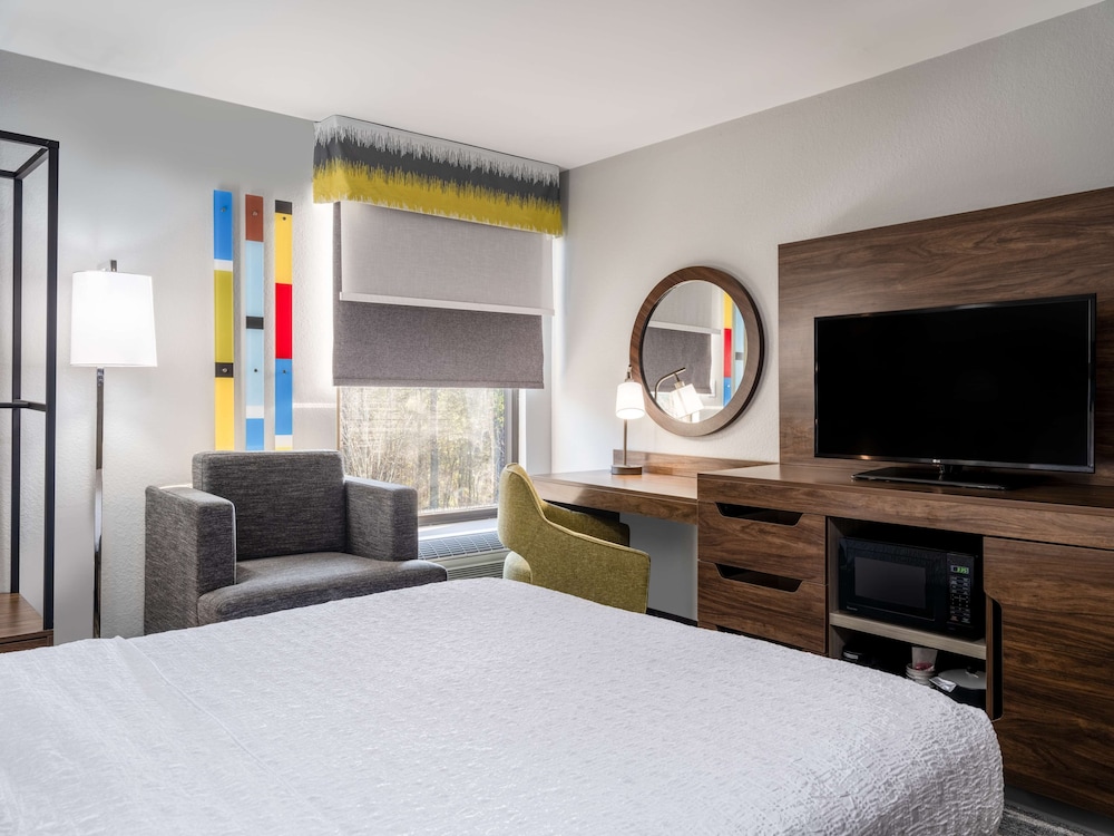 One Queen Bed, Non-Smoking, Accessible - Photo 1