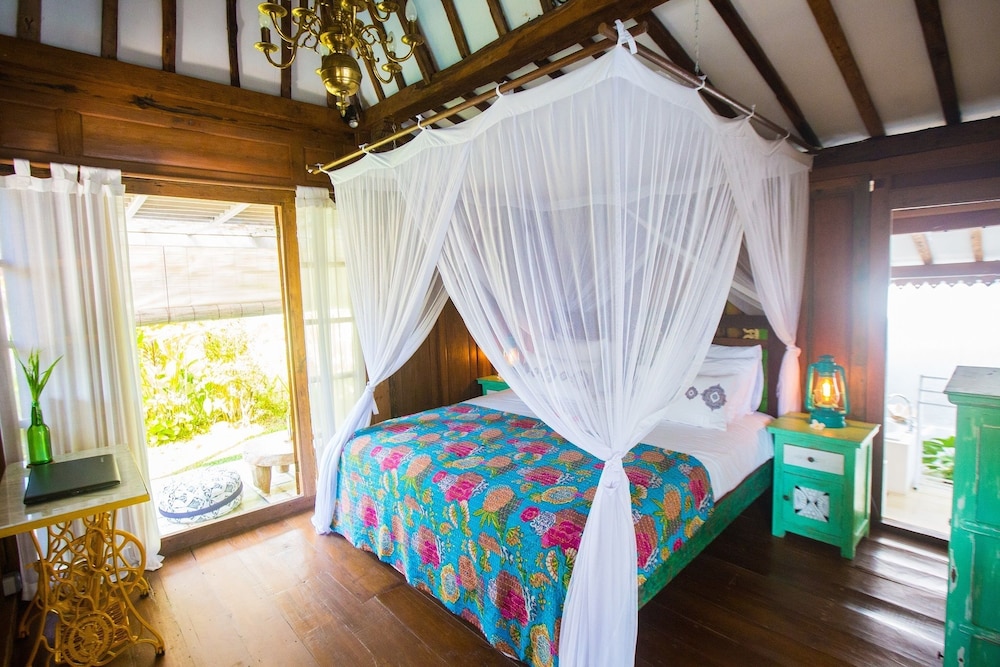 Traditional Villa, 2 Bedrooms, Private Pool, Beachside