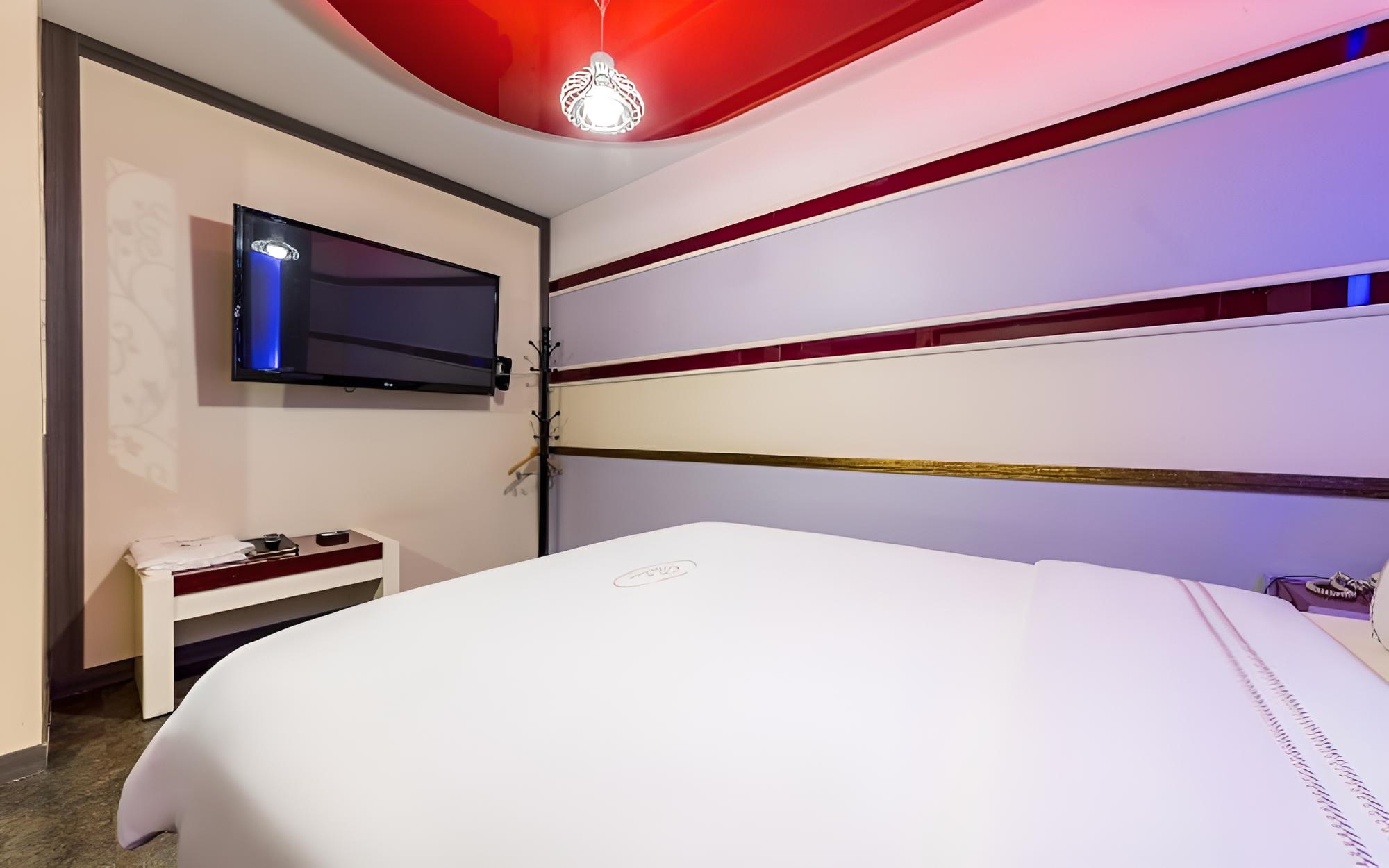 Room (Special room-Physical ID is required ) - Photo 1