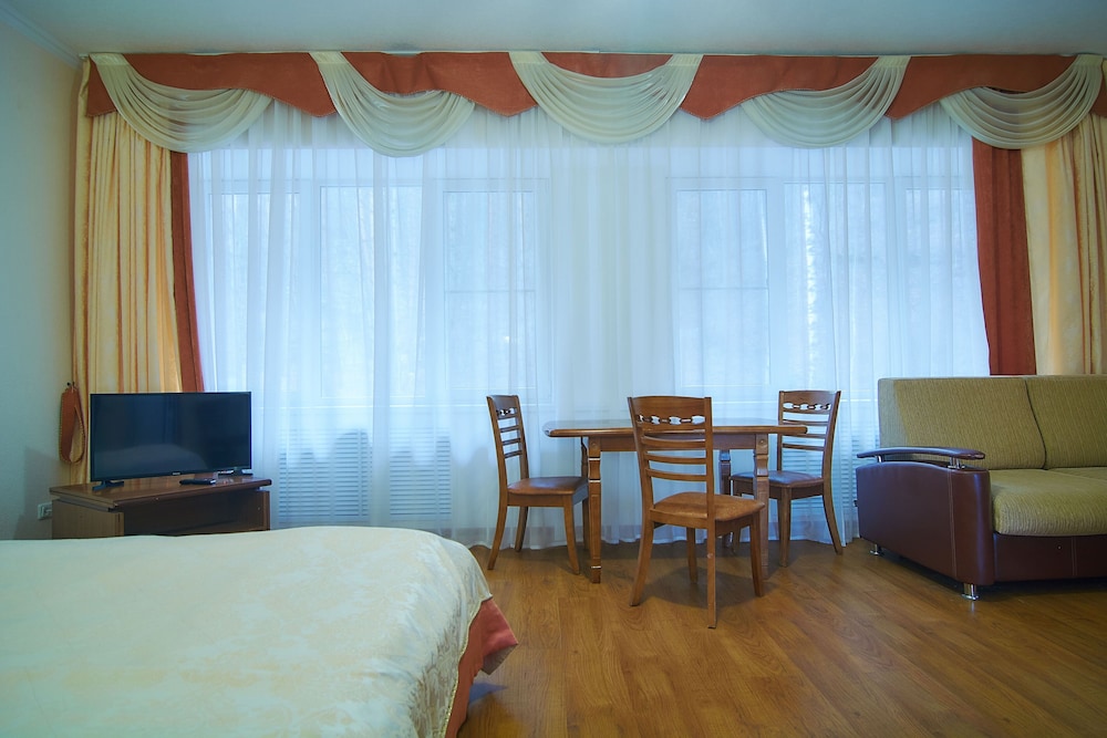 Suite, 1 Bedroom (Dining room)