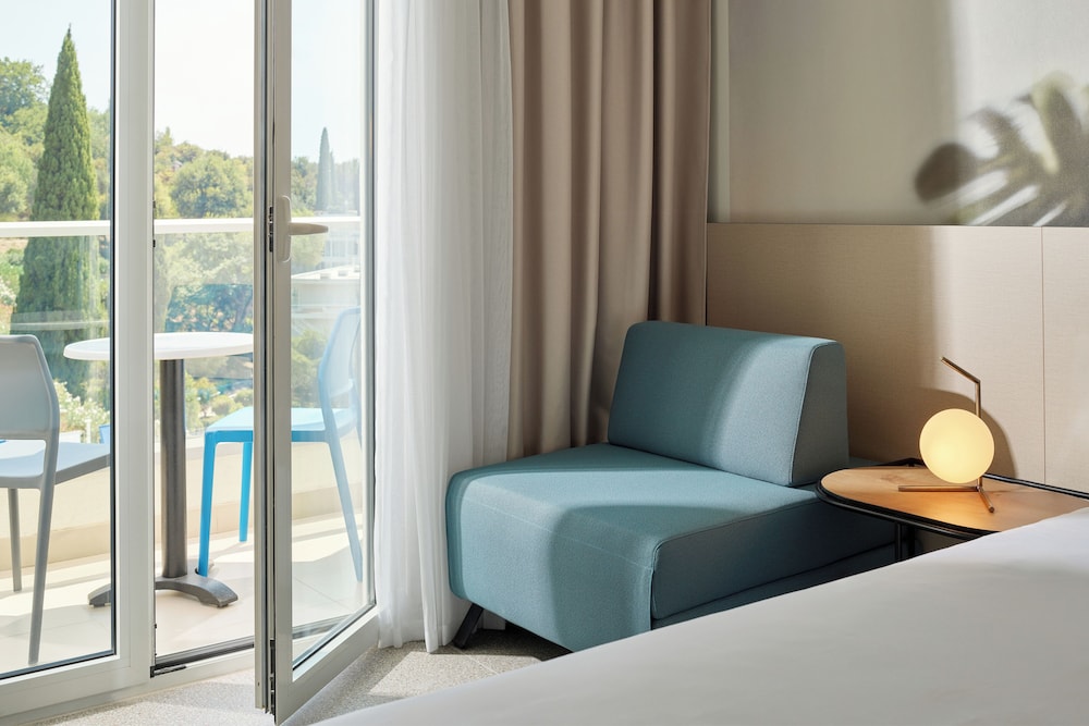 Standard Triple Room, Balcony - Photo 3