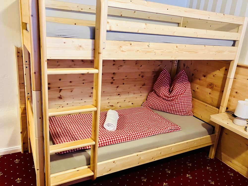 Deluxe Quadruple Room - Photo 2