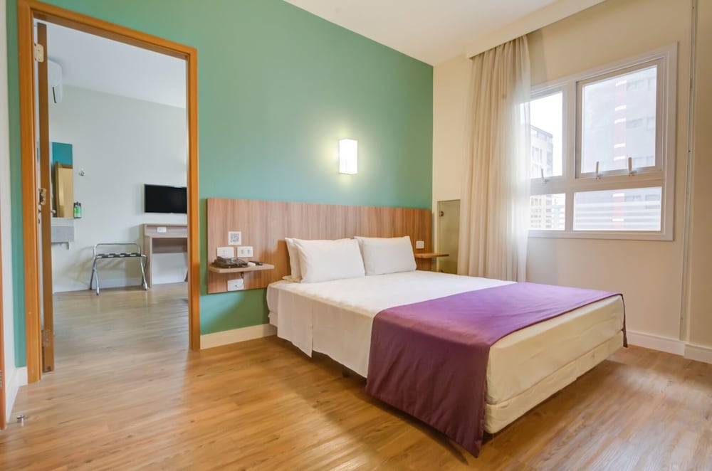 Standard Triple Room, 1 Queen Bed, Mobility Accessible photo 1