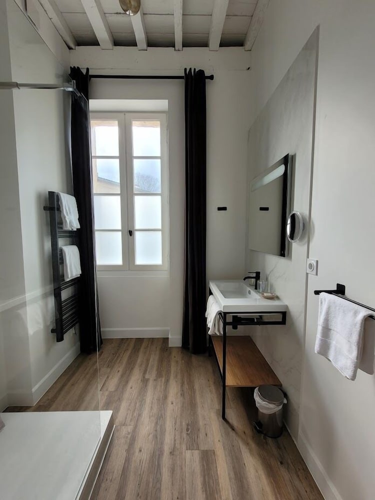 Deluxe Double Room, 1 Queen Bed, Non Smoking, City View - Photo 6