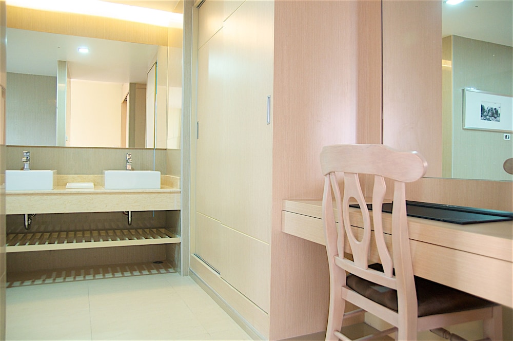 Suite - Photo 2
