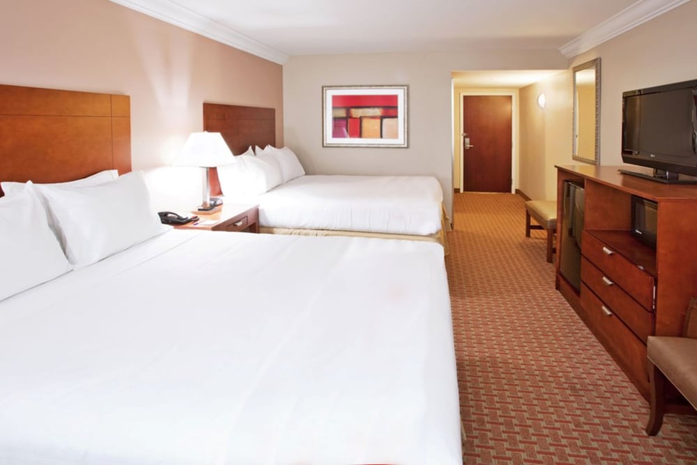 Suite, Multiple Beds - Photo 3