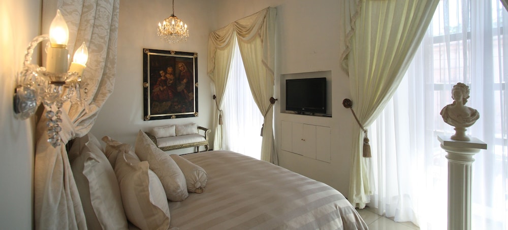 Standard Room, 1 King Bed, City View - Photo 2