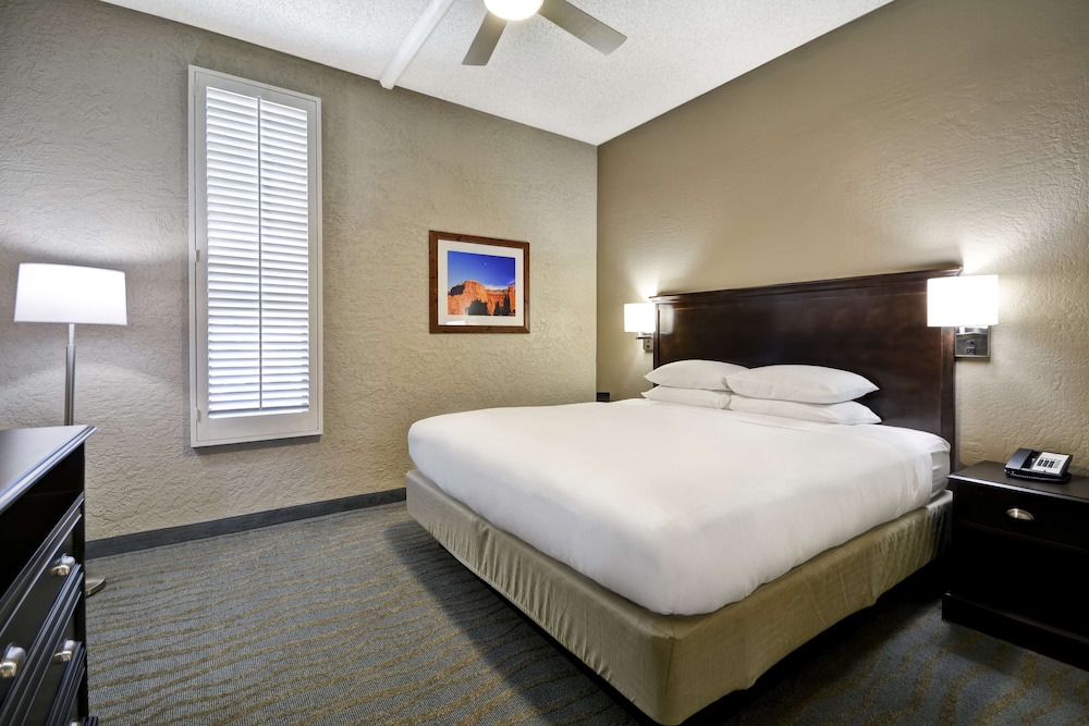 Suite, 1 King Bed, Accessible (Hearing) photo 3