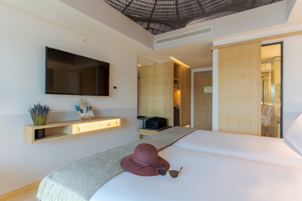 Double or Twin Room, River View thumbnail 6