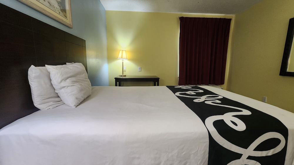 2 Full Bed Smoking with Kitchen