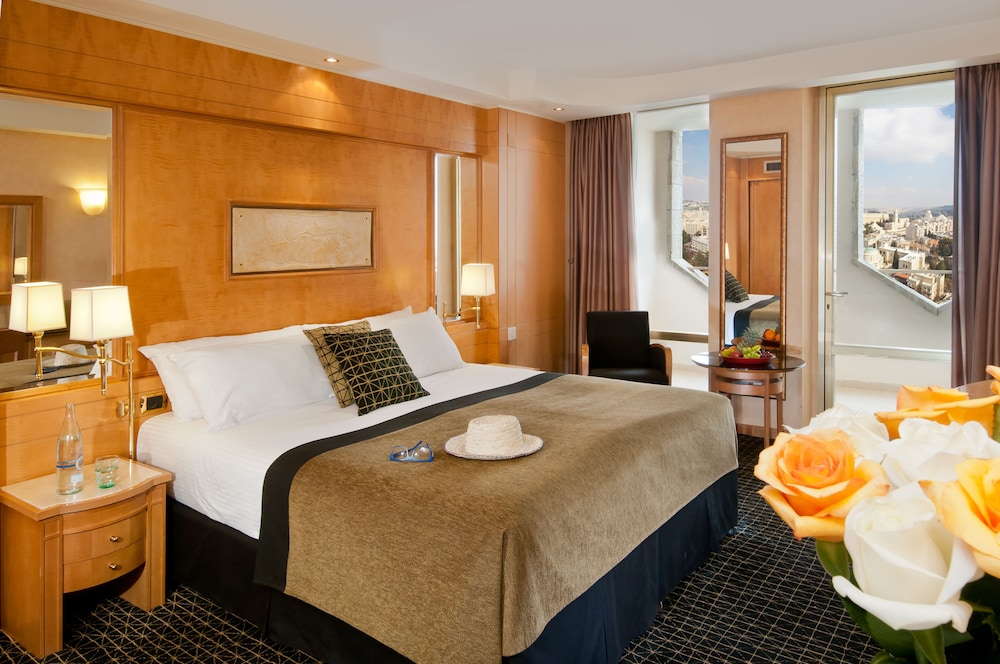 Deluxe Room, City View - Photo 3