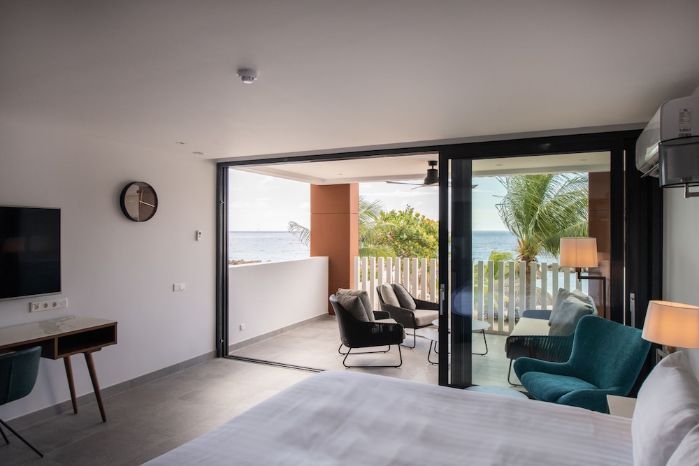 Premium Apartment, 3 Bedrooms, Ocean View, Beachfront - Photo 5