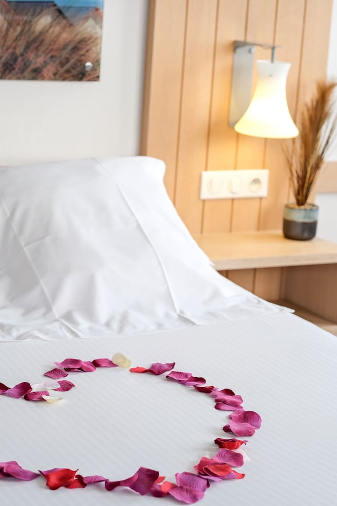 Classic Double Room, Pool Access, City View - Photo 1