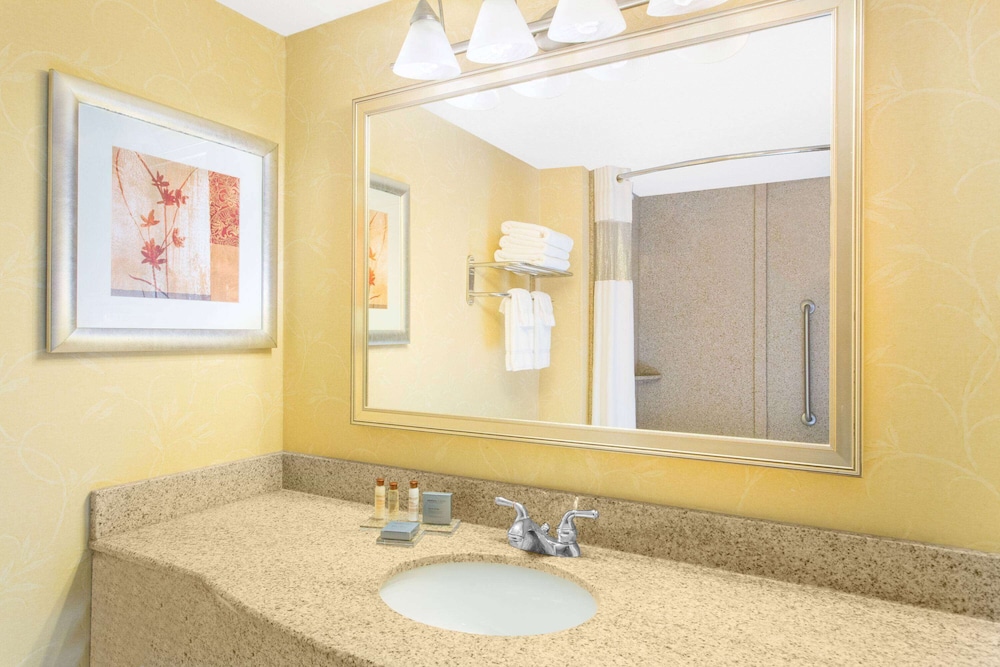 Room, Accessible, Microwave - Photo 4