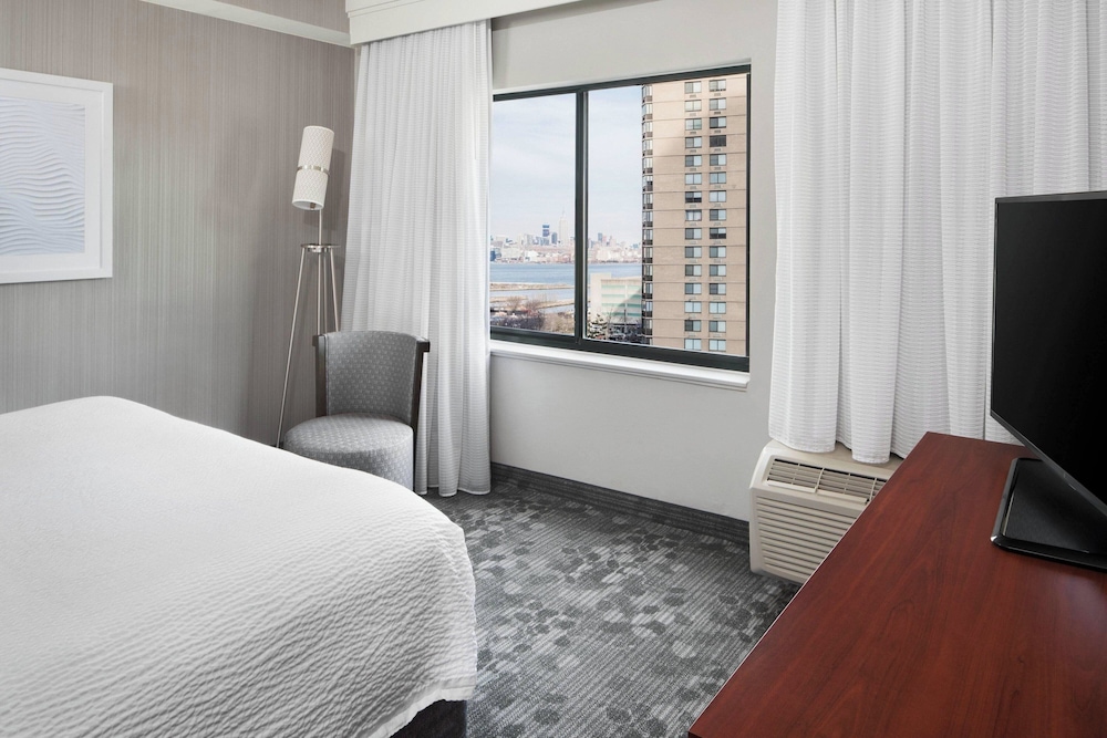 Suite, 1 Bedroom - Photo 3