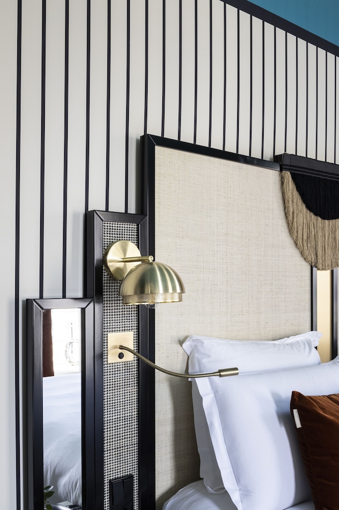 Junior Suite, 1 King Bed, Non Smoking (Twin bed on request;with Sofabed) - Photo 2