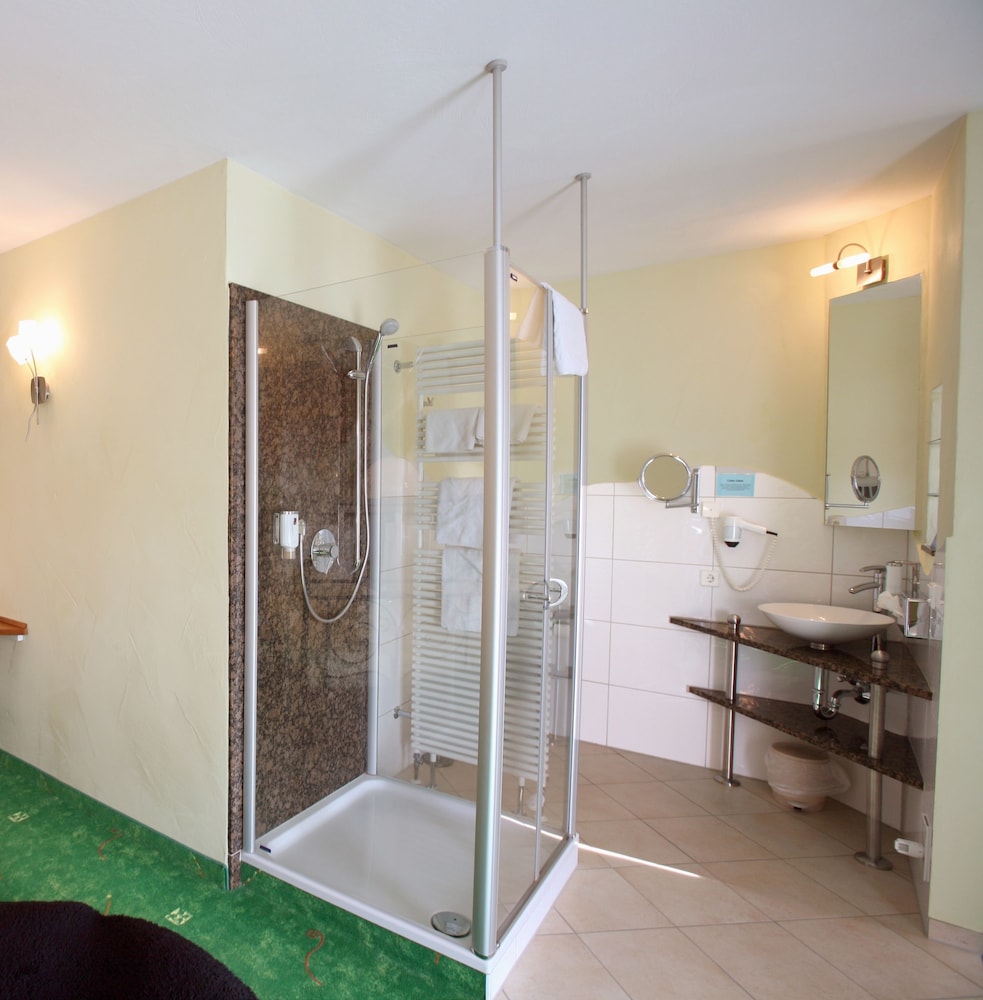 Economy Double Room Single Use, Non Smoking photo 3