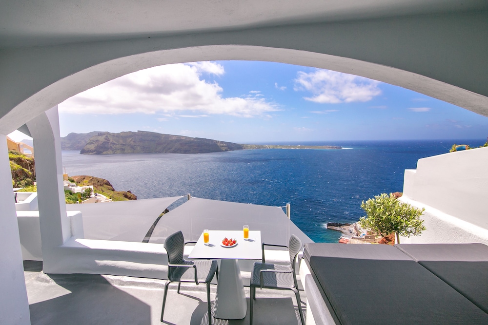 Deluxe Suite (Sunset View) - Photo 9