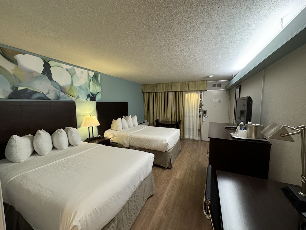Room, 2 Double Beds, Non Smoking - Photo 4