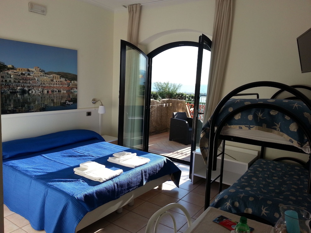 Quadruple Room photo 3