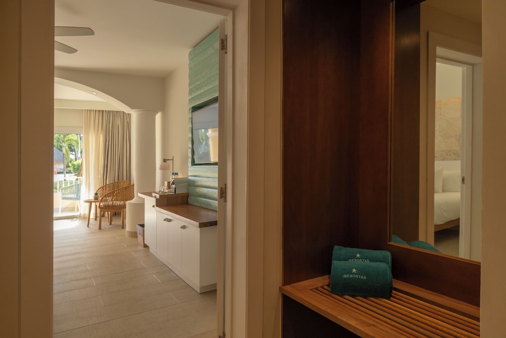 Suite, Pool View photo 3