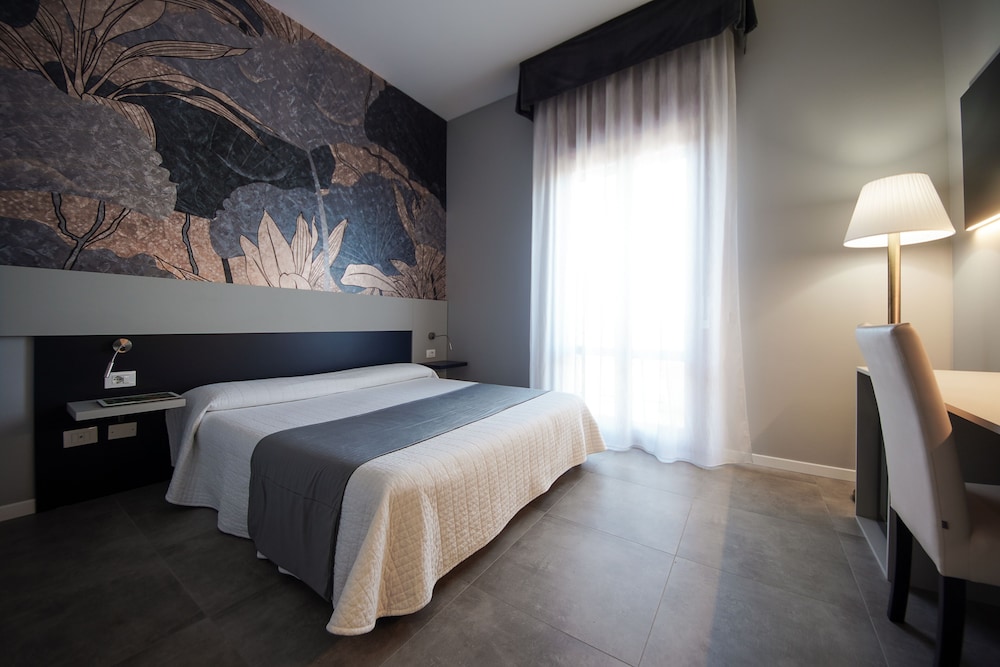 Double Room, 1 Queen Bed photo 1