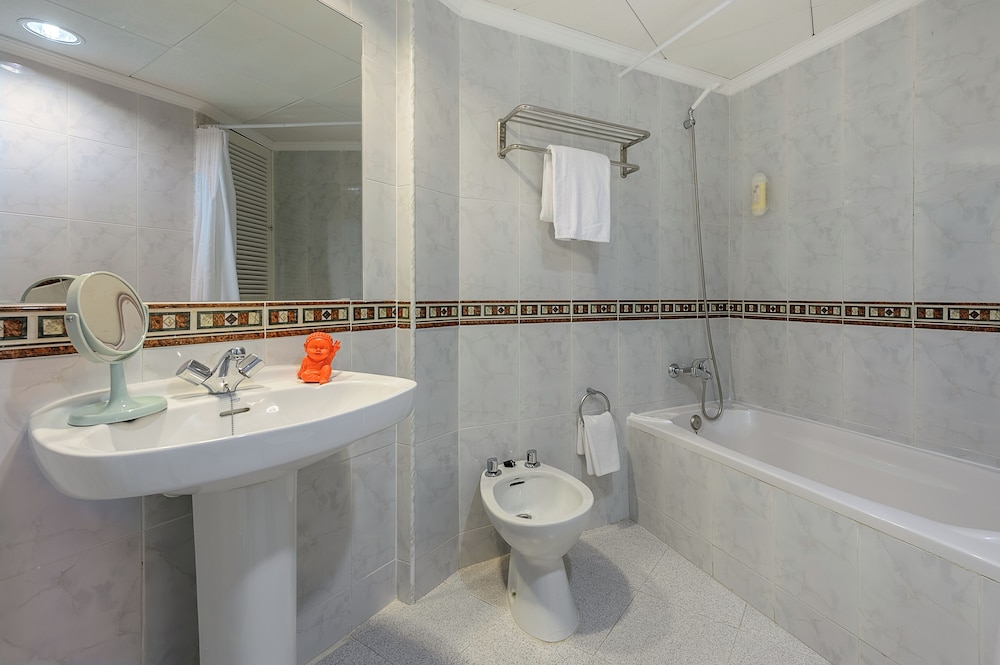 Double Room (3 adults) - Photo 4