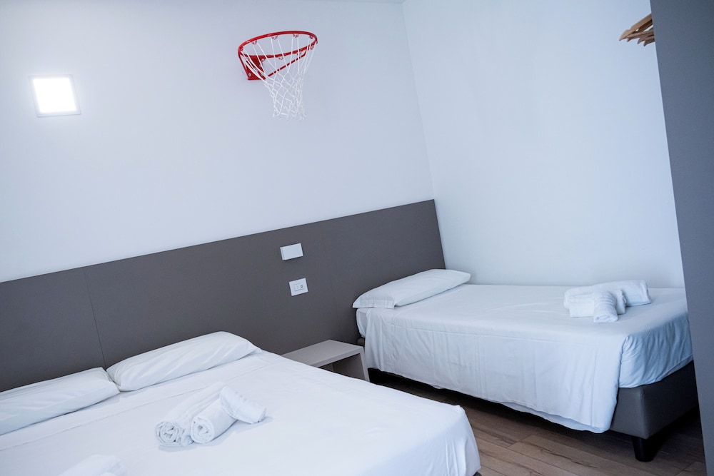 Standard Studio, Multiple Beds, Kitchen, City View