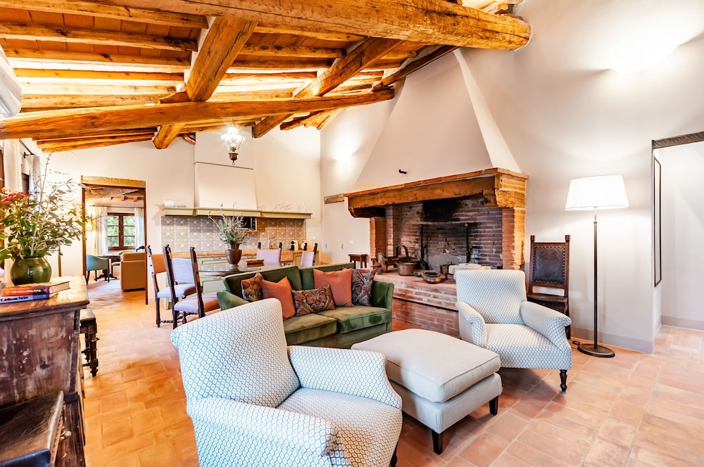Luxury Apartment, Hill View
