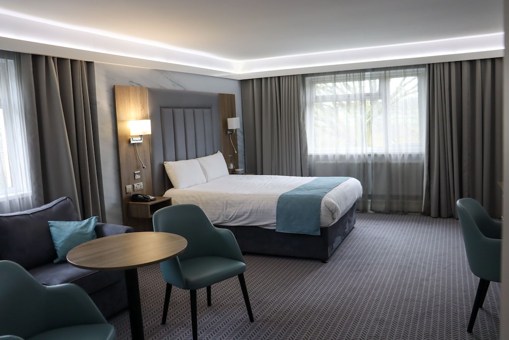 Junior Suite, 1 Queen Bed, Non Smoking (with Sofabed) - Photo 2