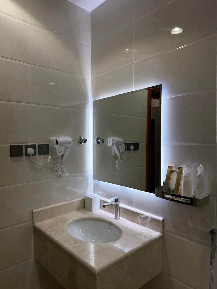Deluxe Studio Suite photo 2