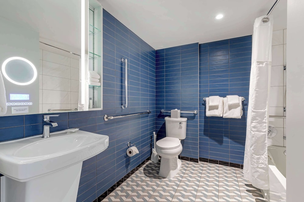 Room, 1 King Bed, Accessible, Non Smoking (Accessible Tub) - Photo 6