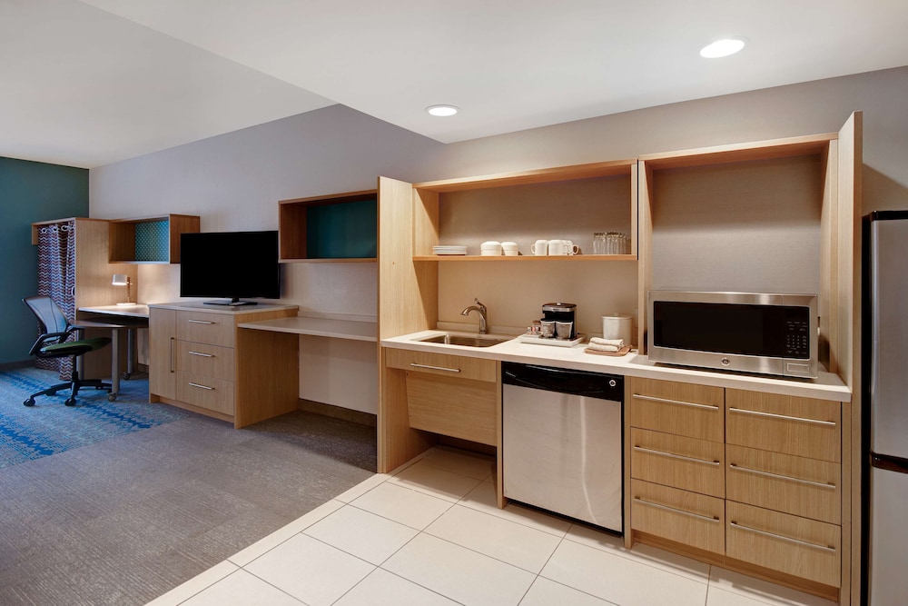 Suite, 2 Queen Beds, Accessible (Roll-in Shower) photo 3