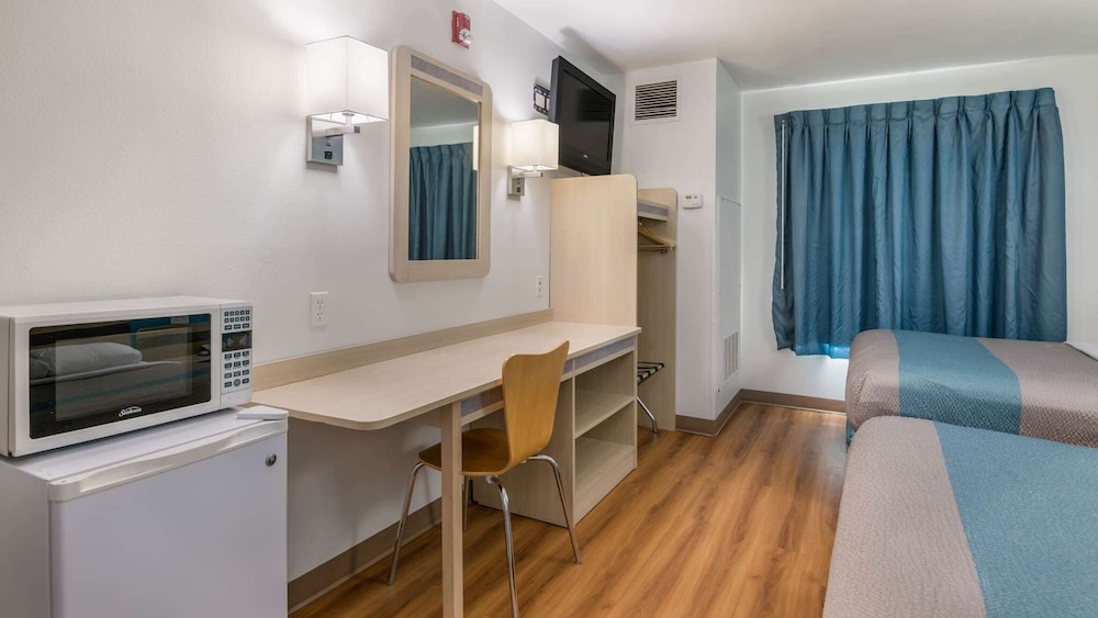 Standard Room, 2 Double Beds, Non Smoking - Photo 1