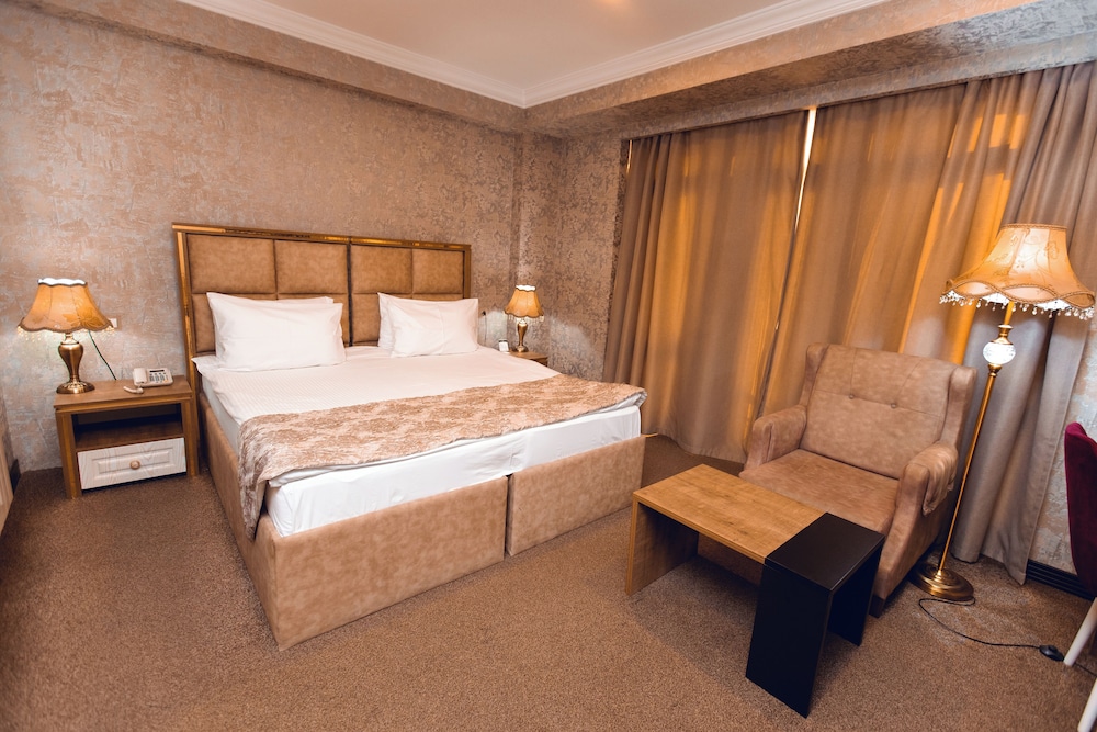 Deluxe Double Room, 1 King Bed, City View photo 3
