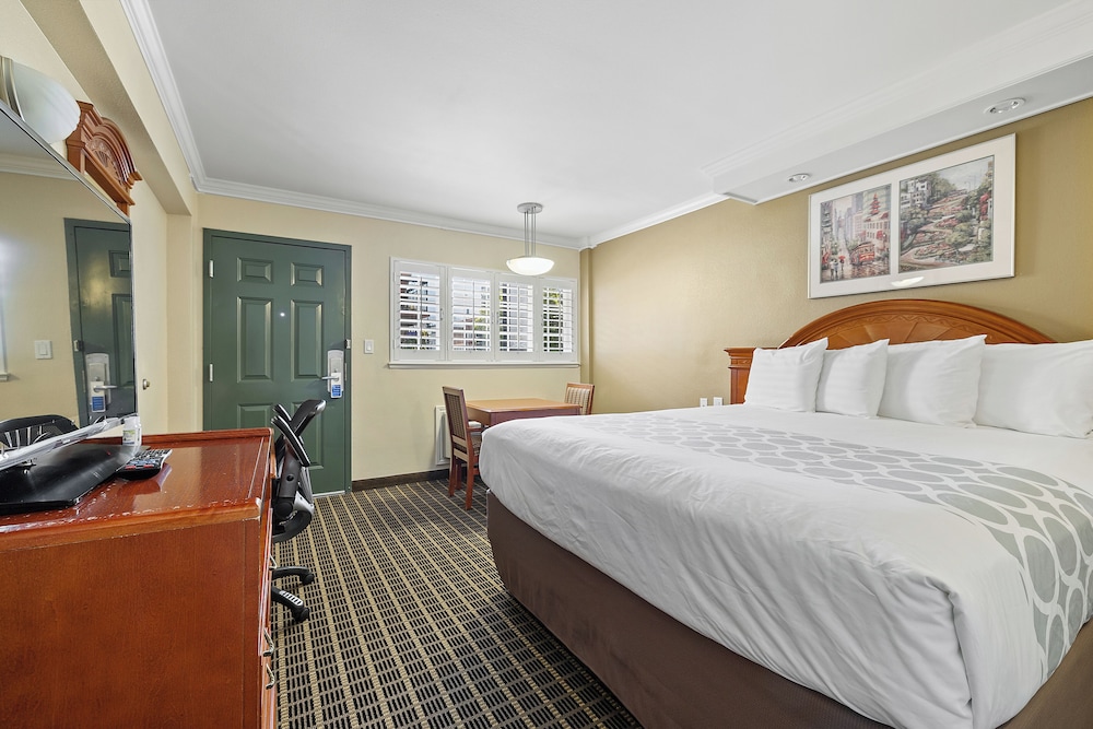 Standard Room, 1 King Bed - Photo 1