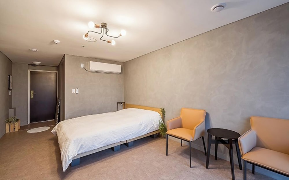 Room (Room 202) photo 2