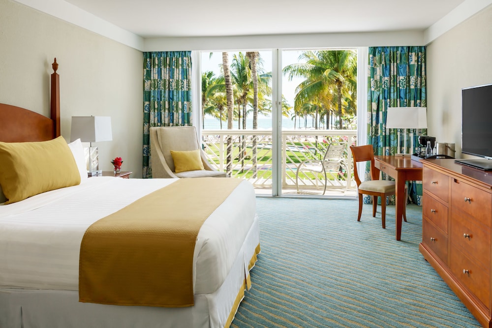 Standard Room, 1 King Bed, Ocean View photo 2