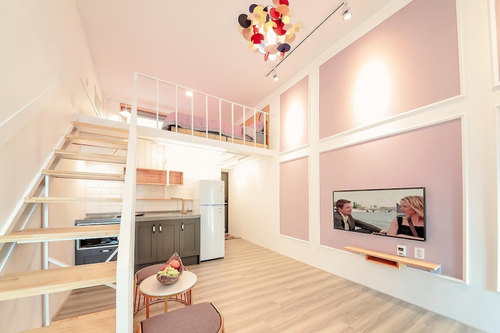 Basic Room, 1 Bedroom (F202) - Photo 2