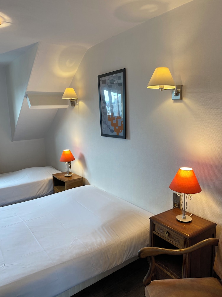Family Triple Room, City View