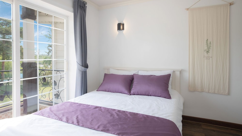 Baekjo (Swan) - Max 4-person, Extra person charge on site more than 2-person photo 1